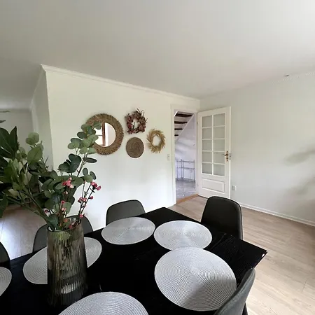 Cozy House With Garden 아파트 오덴세