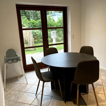 Apartmán Cozy House With Garden