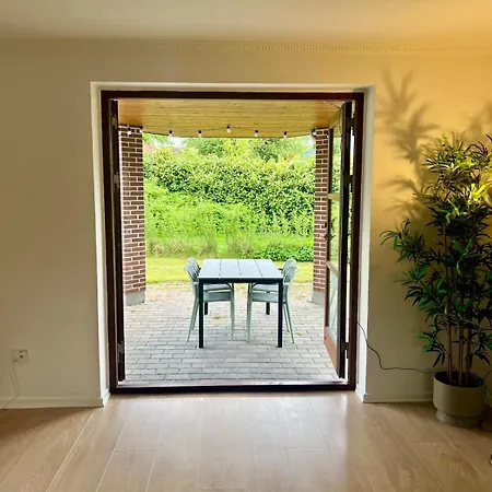 Cozy House With Garden Оденсе